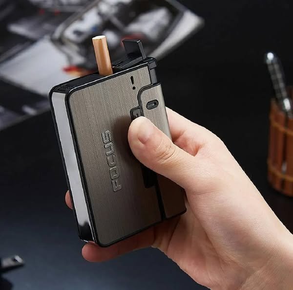 FOCUS Multifunctional Cigarette Case with Lighter